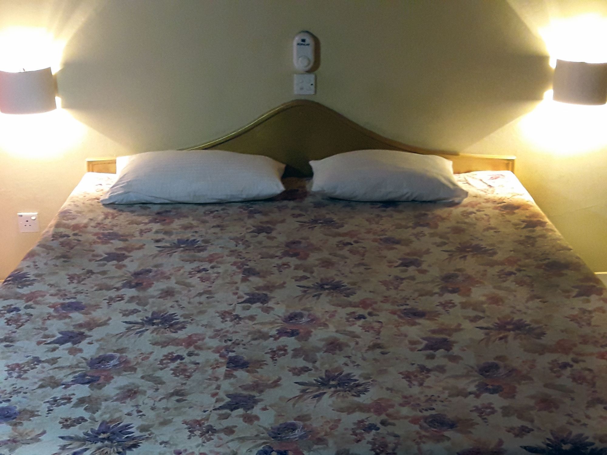 ברוואלה Lagoon Garden Hotel מראה חיצוני תמונה